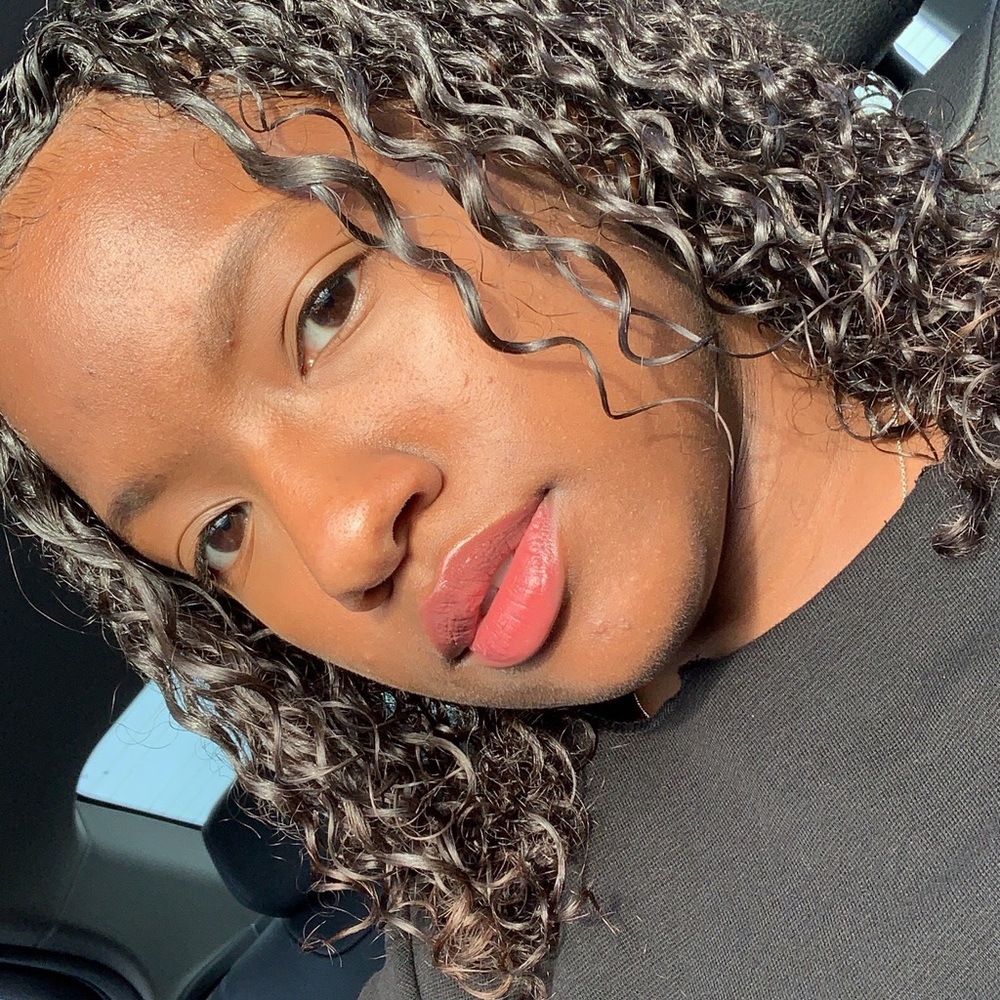 Meet your Posher, Leanne